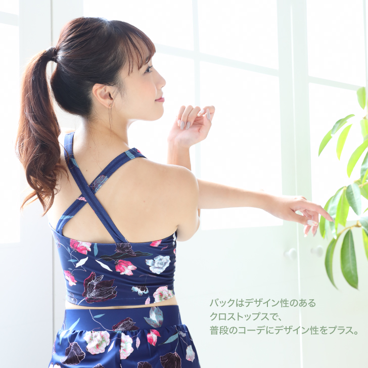 1枚でも重ね着のチラ見せでも使えるカップ付きの万能ブラトップ