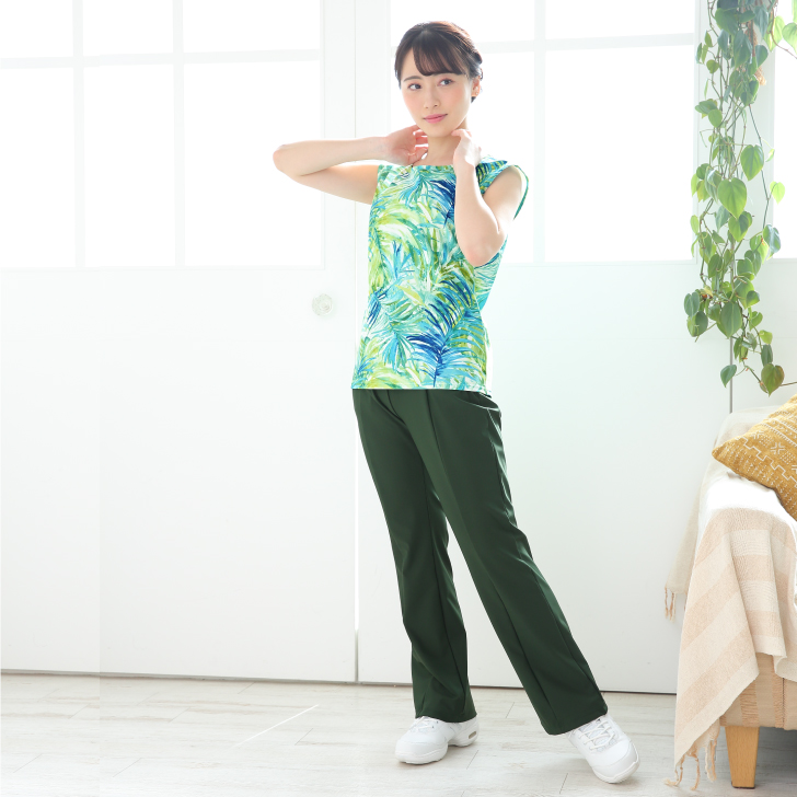 身体のラインを美しくみせる、脚長パンツ！