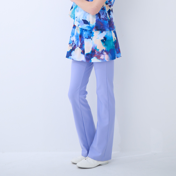 ブーツカットシルエットの楽のびパンツ