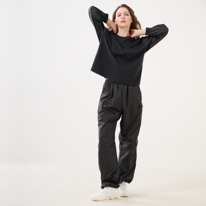 袖のデザインが個性的なトレーナー