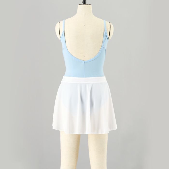 静電気が起こりにくいサラサラ素材を使用した巻きスカート風の履き込みスカート