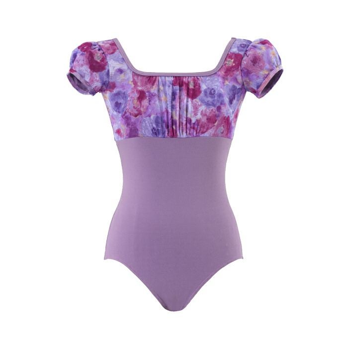 やわらかなチュールが作る細かいギャザーが女性らしさをふんわりと演出するレオタード