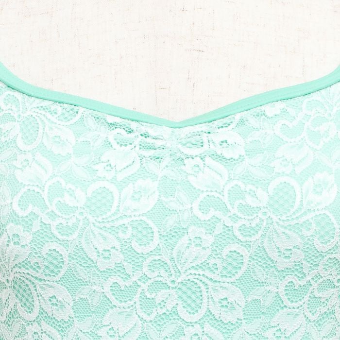 ラフィーネ定番・レースをトップス全体にたっぷり使った贅沢なレオタード