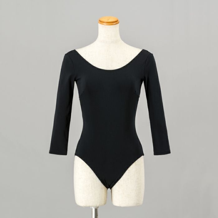 大切な一瞬を最も美しく魅せるために開発したNAWAオリジナルの特別なレオタード